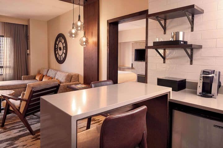Room 32 of 151
