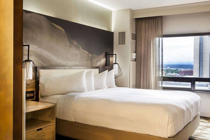 Room 52 of 151