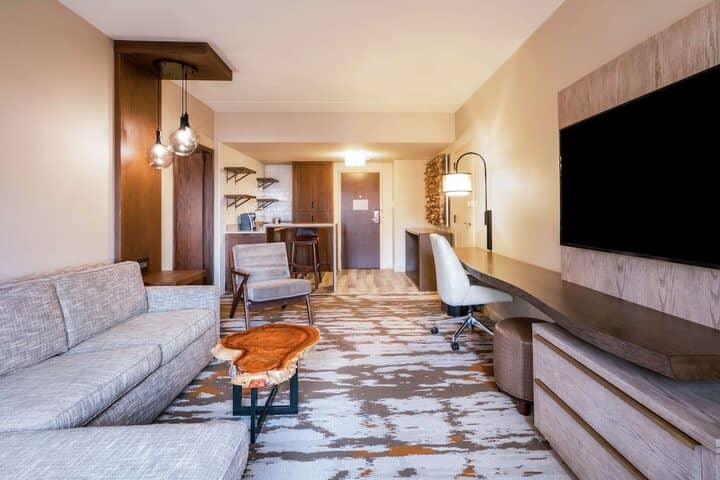 Room 43 of 151