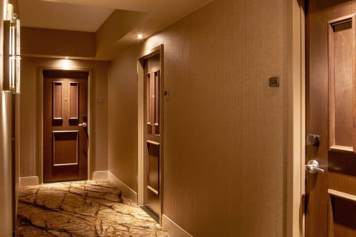 Room 30 of 151