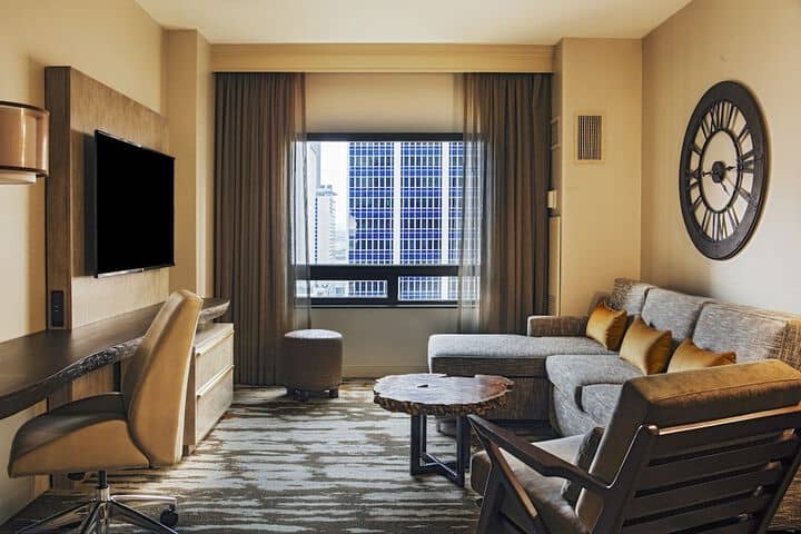 Room 40 of 151